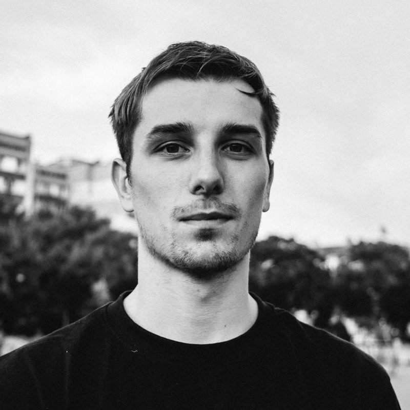 man in black crew neck shirt